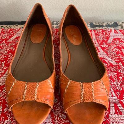 LOT 127  COLE HAAN WEDGE SHOE SIZE 9