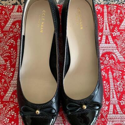 LOT 128  COLE HAAN PATENT WEDGE SHOE SIZE 9