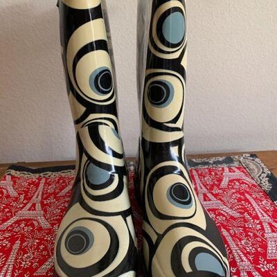 LOT 130  POP ART!  CIRCLE DESIGN RAIN BOOTS SIZE 9