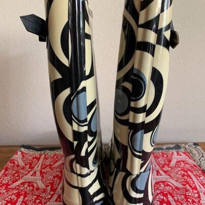 LOT 130  POP ART!  CIRCLE DESIGN RAIN BOOTS SIZE 9