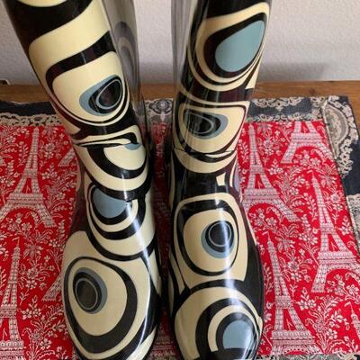 LOT 130  POP ART!  CIRCLE DESIGN RAIN BOOTS SIZE 9