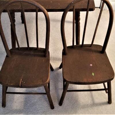 Lot #119  Vintage 3 piece child's table/chair set