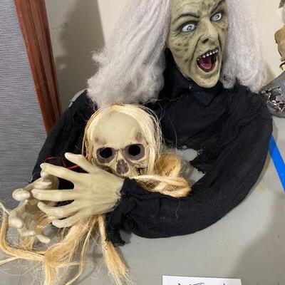 473 Animatronics Witch with Skull Decor 