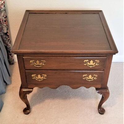 Lot #124  Ethan Allen Lamp Table - Queen Anne Style