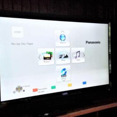 Lot #128  VIZIO 42" Flat Screen Tv w/remote & Panasonic Blu-Ray DVD Player
