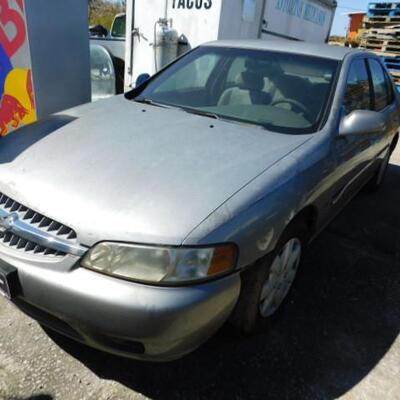 2001 Nissan Limited Edition Altima (LOT)