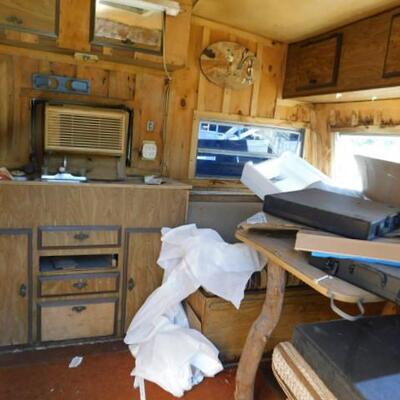 Pull Behind Double Axel Travel Camper 24' (LOT)  See Pictures and Description Below