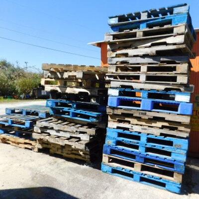 Large Collection of Wood Pallets Various Sizes (LOT)
