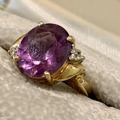 LOT 171  FINE JEWELRY LADIES AMETHYST & DIAMOND 14K GOLD RING