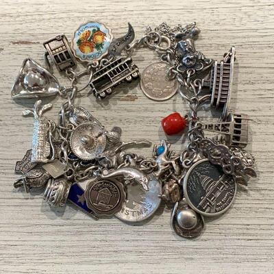 LOT 173 FINE JEWELRY VINTAGE STERLING SILVER CHARM BRACELET CHUNK FULL 