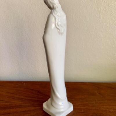 Lot 19 - Vintage Hummel Madonna Figurine