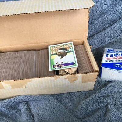 Large Lot of 1000+ TOPPS Football Card Collection 1981, 1982, 1983, 1984