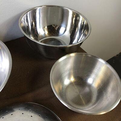#91 4 Stainless Steel Bowls 
