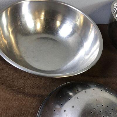 #91 4 Stainless Steel Bowls 
