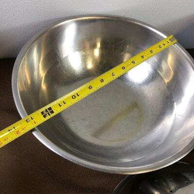 #91 4 Stainless Steel Bowls 