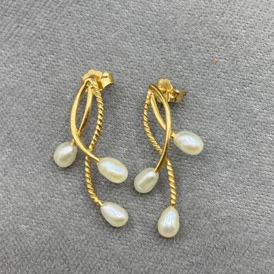 14k Freshwater Pearl Dangle Earrings