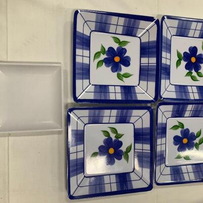 #20 Vintage Plastic Blue Flower Plates