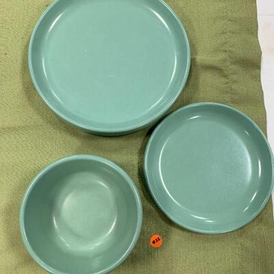 #22 Green Rubbermaid Dishes