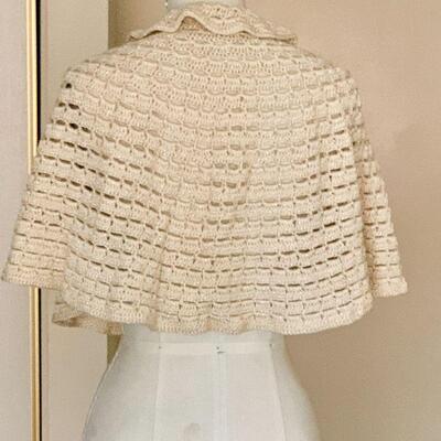 LOT 248  VINTAGE HAND KNIT CAPELET