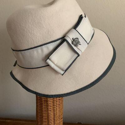 LOT 257  CRISTY'S CROWN COLLECTION CLOCHE HAT 