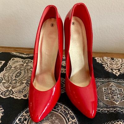 LOT 259 RED PATENT LEATHER STILETTO SKY HI HEELS SIZE 9