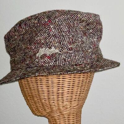 LOT 263  MEN'S TWEED HAT IRELAND 