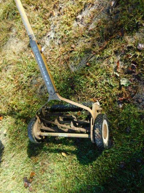 Manual Push Mower (A) | EstateSales.org