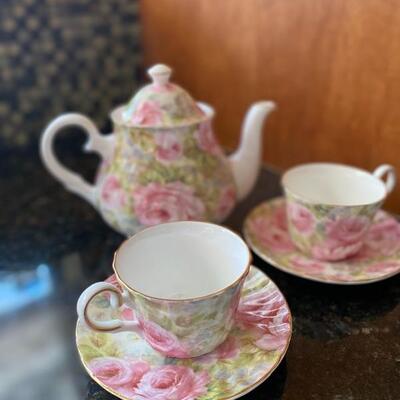 Tea for two: floral six piece service 