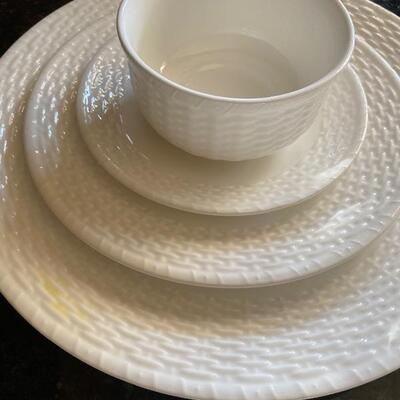 Wedgwood service for 12 Nantucket basket bone China 