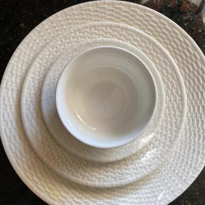 Wedgwood service for 12 Nantucket basket bone China 