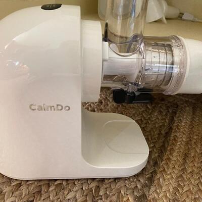 Calmdo masticating juicer never used 