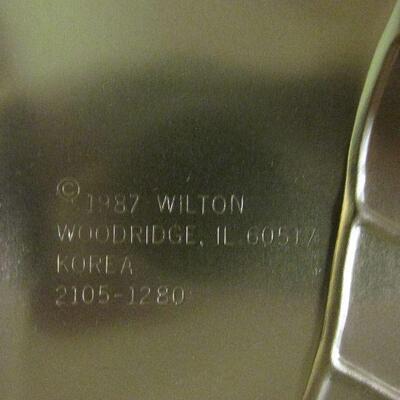 Lot 30- Set of Wilton Decorative Cake Pans