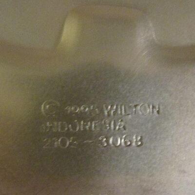 Lot 30- Set of Wilton Decorative Cake Pans