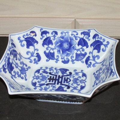 Lot 31- Chinese Porcelain Fruit Bowl
