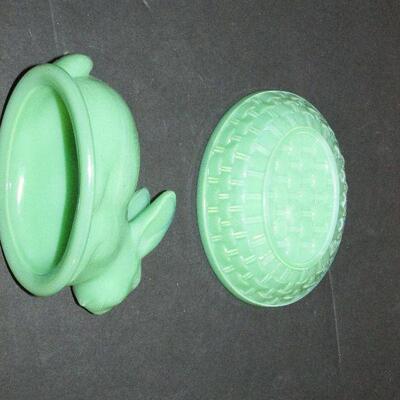 Lot 33- LE Smith Jadeite Rabbit
