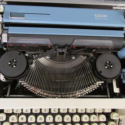 Lot 37- Royal Safari Typewriter