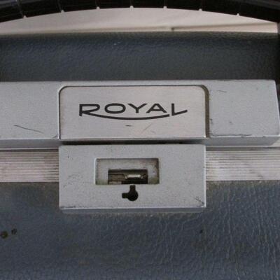 Lot 37- Royal Safari Typewriter