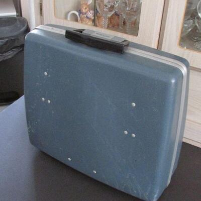 Lot 37- Royal Safari Typewriter
