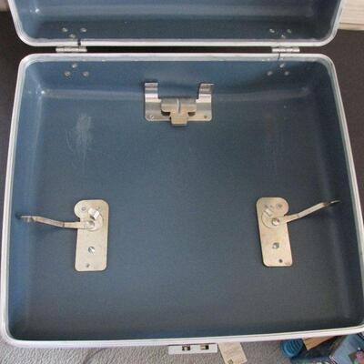 Lot 37- Royal Safari Typewriter