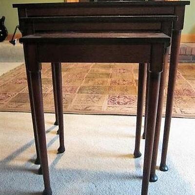 Nesting tables, set of 3