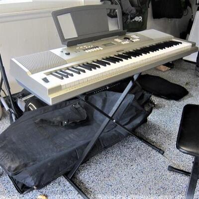 Yamaha Keyboard with stand and bench