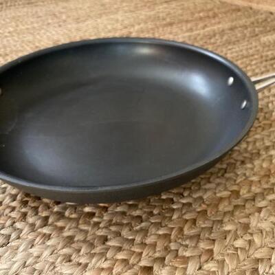 Professional quality fry pan 
