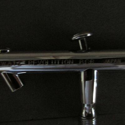 Lot 59- Iwata Revolution Airbrush