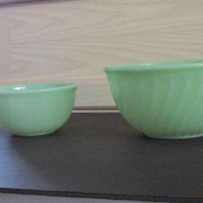 Lot 64- Anchor Hocking Fire King Jadeite Swirl Bowls