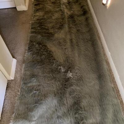6’ plush fur rug