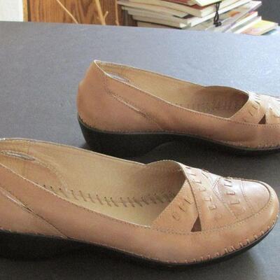 Lot 83- Easy Spirit Shoes