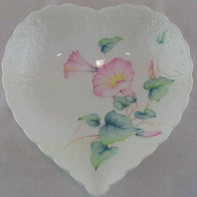 Mikasa Japan Heart Shaped Dish