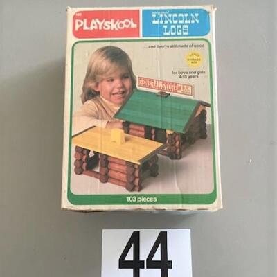 LOT#44U: Vintage Playskool General Store & Post Office Lincoln Log Set