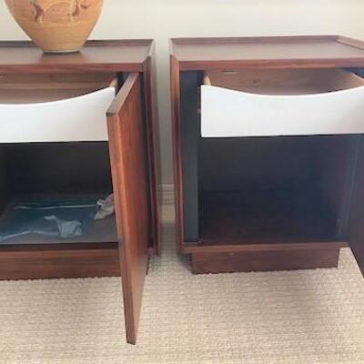 LOT#60MB: Pair of Dillington Mid-Century Nightstands with Lamp