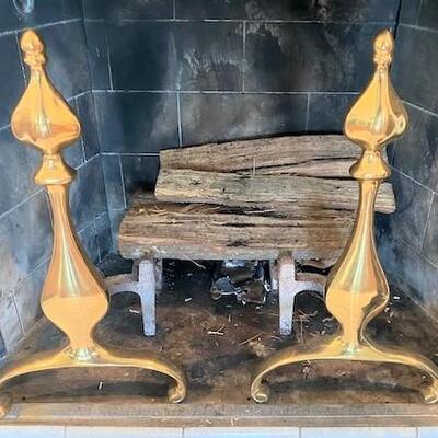 LOT#92D: High Polished Arrowtop Andirons & Fireplace Set